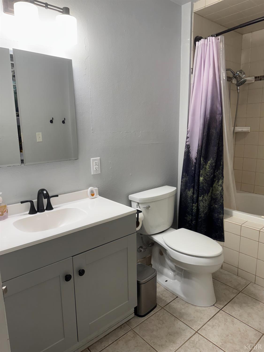 11861 Chris Ln, Hanford, CA 93230