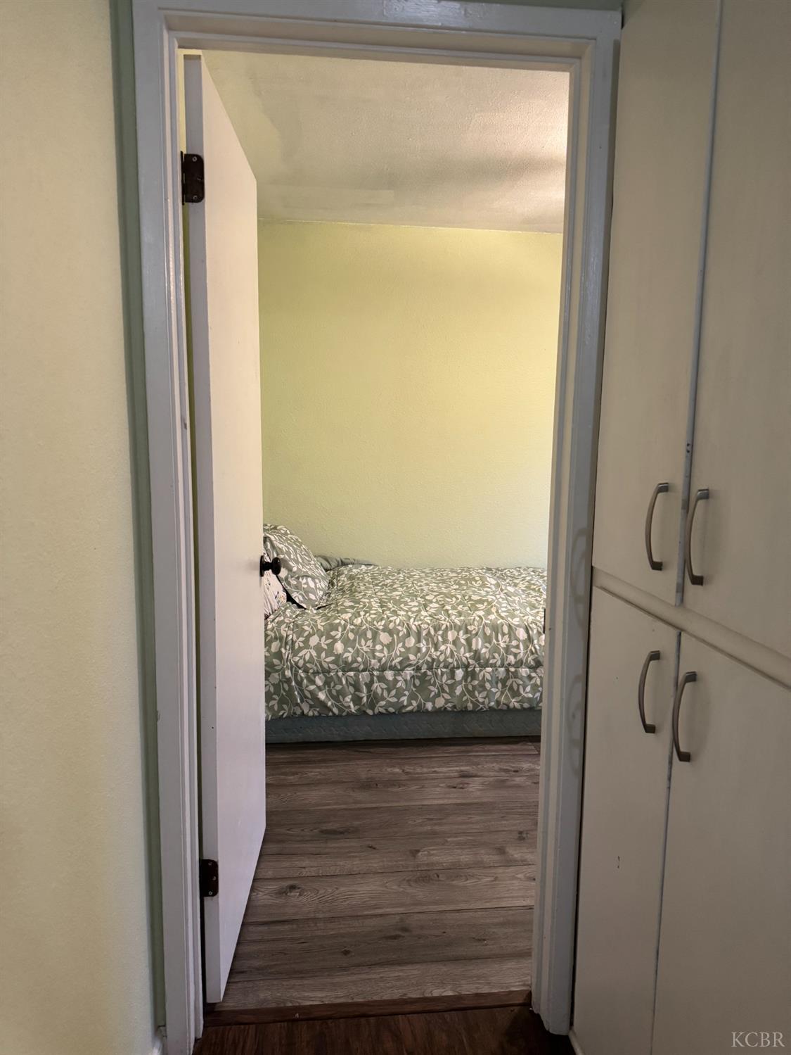 11861 Chris Ln, Hanford, CA 93230