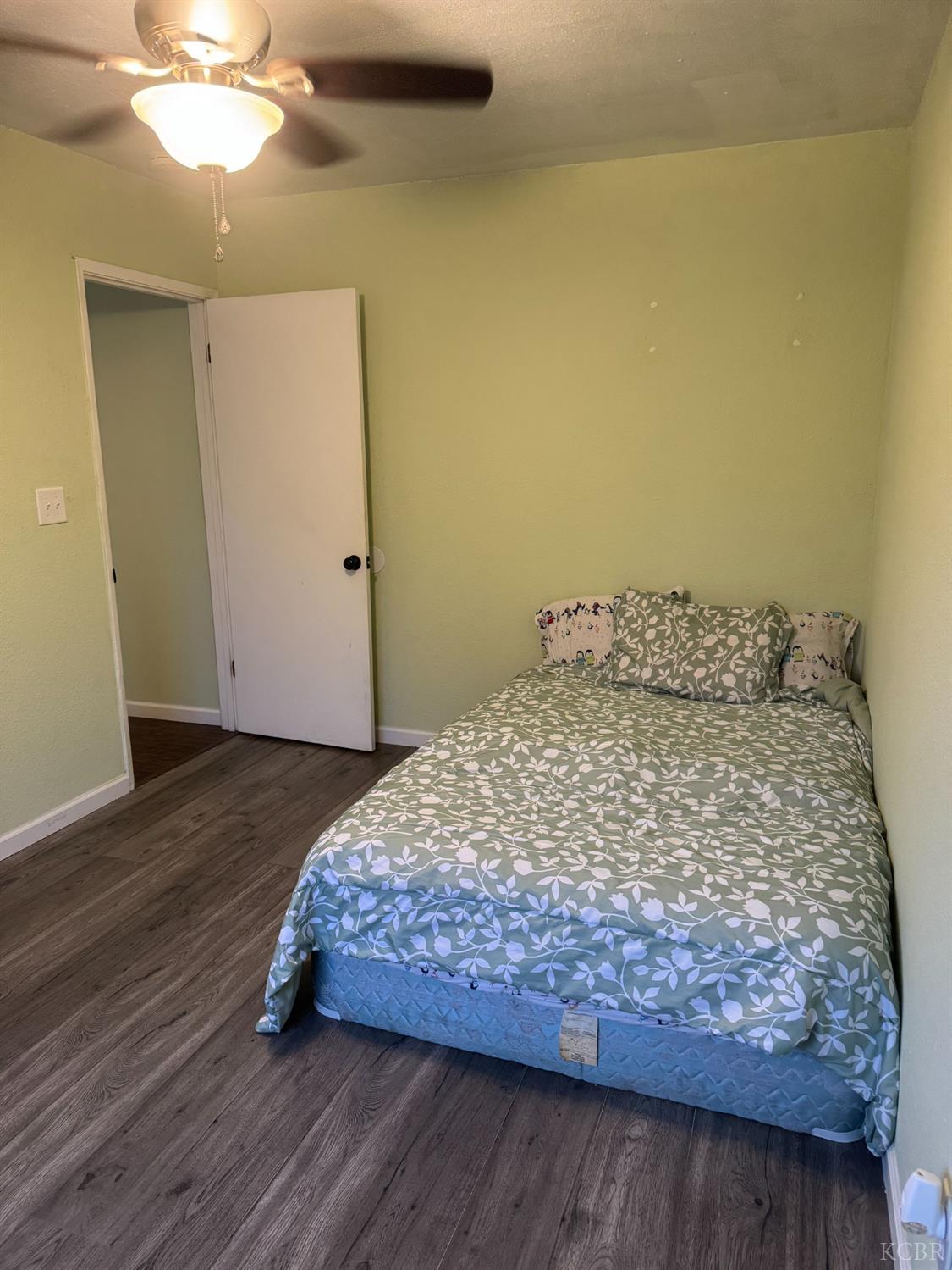 11861 Chris Ln, Hanford, CA 93230