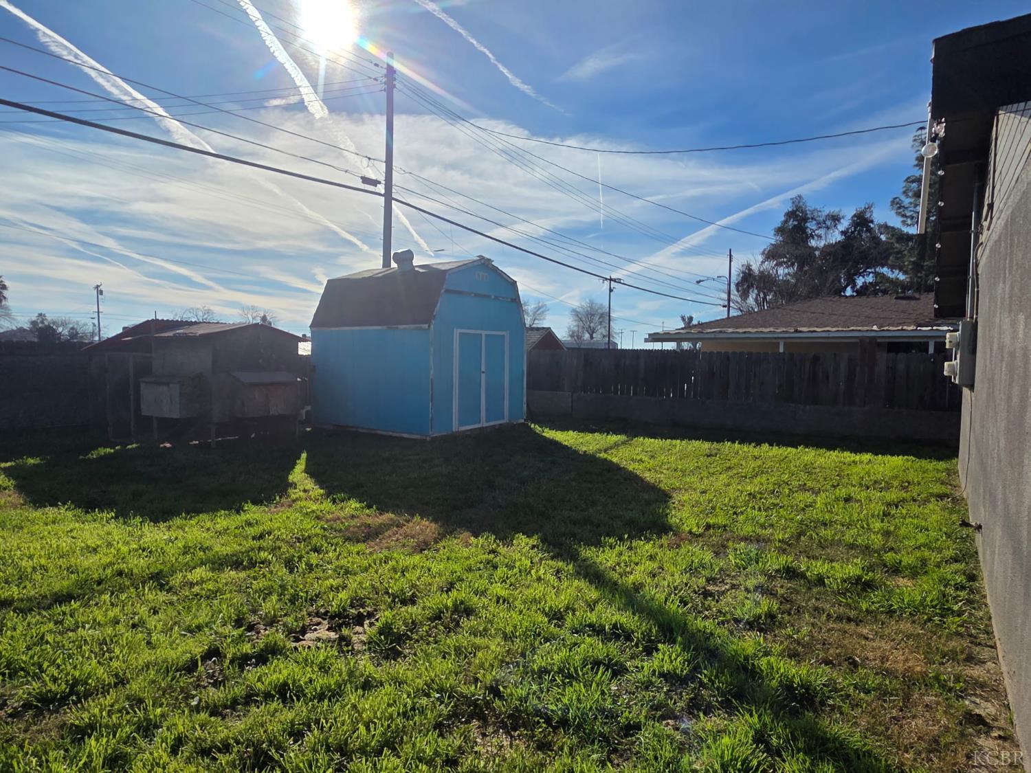 11861 Chris Ln, Hanford, CA 93230