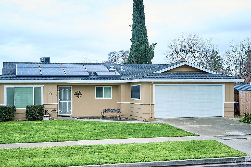 180 Magnolia Ave W, Hanford, CA 93230