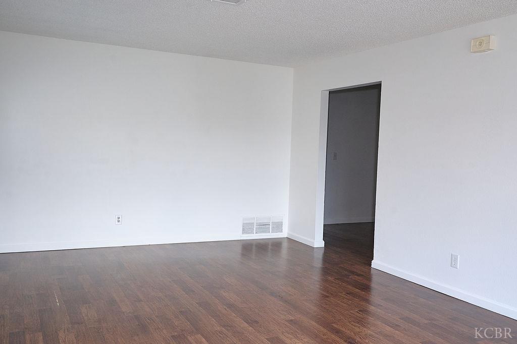 180 Magnolia Ave W, Hanford, CA 93230