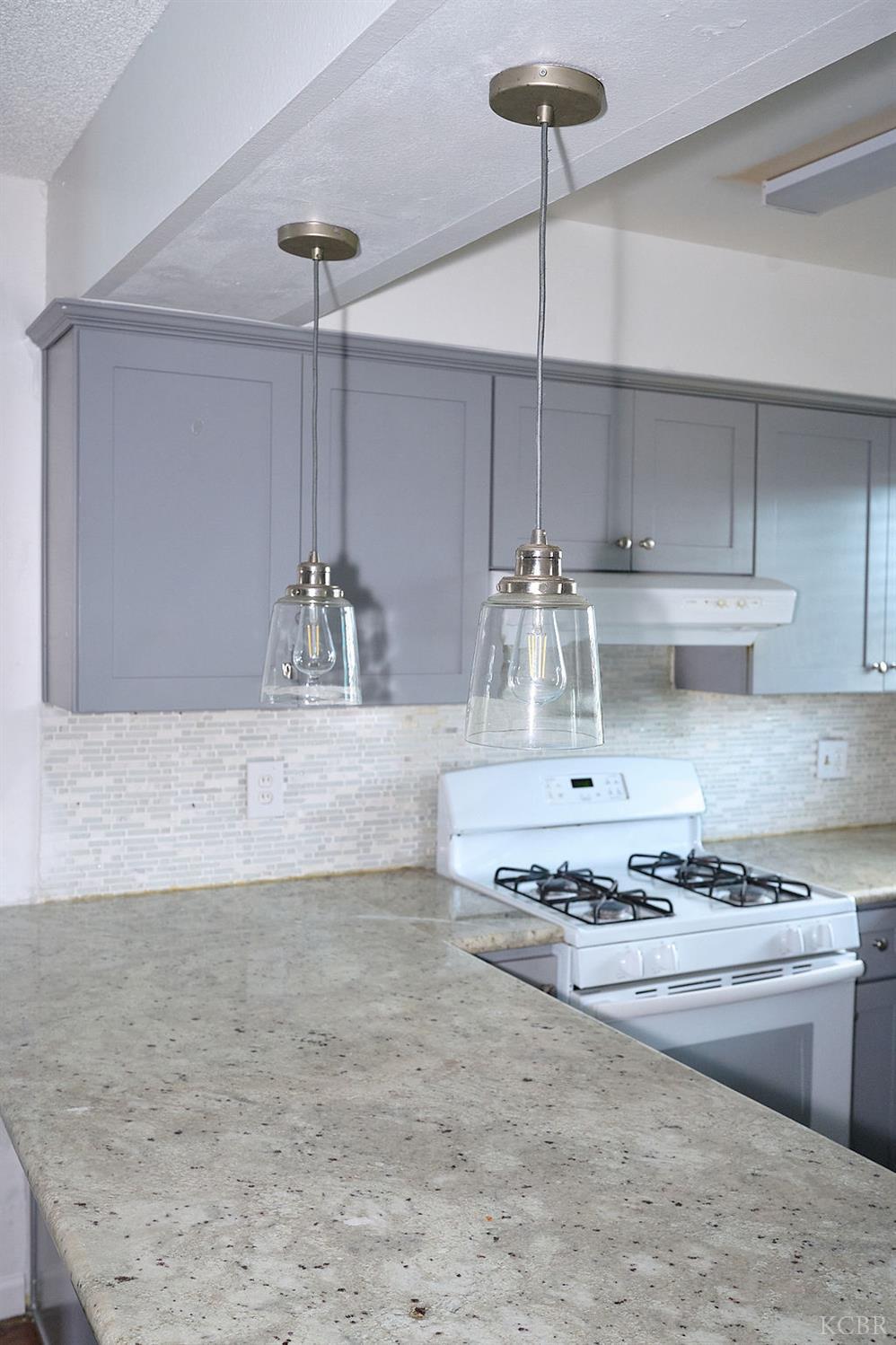 180 Magnolia Ave W, Hanford, CA 93230