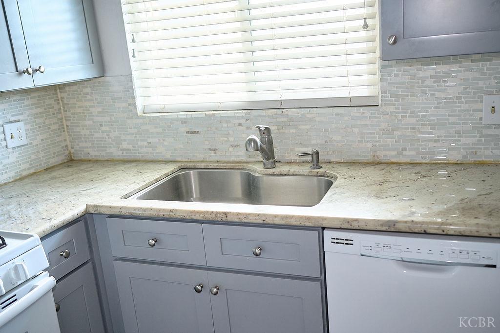 180 Magnolia Ave W, Hanford, CA 93230