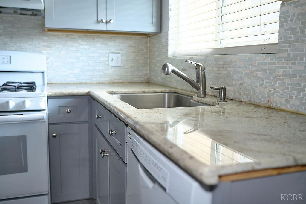 180 Magnolia Ave W, Hanford, CA 93230