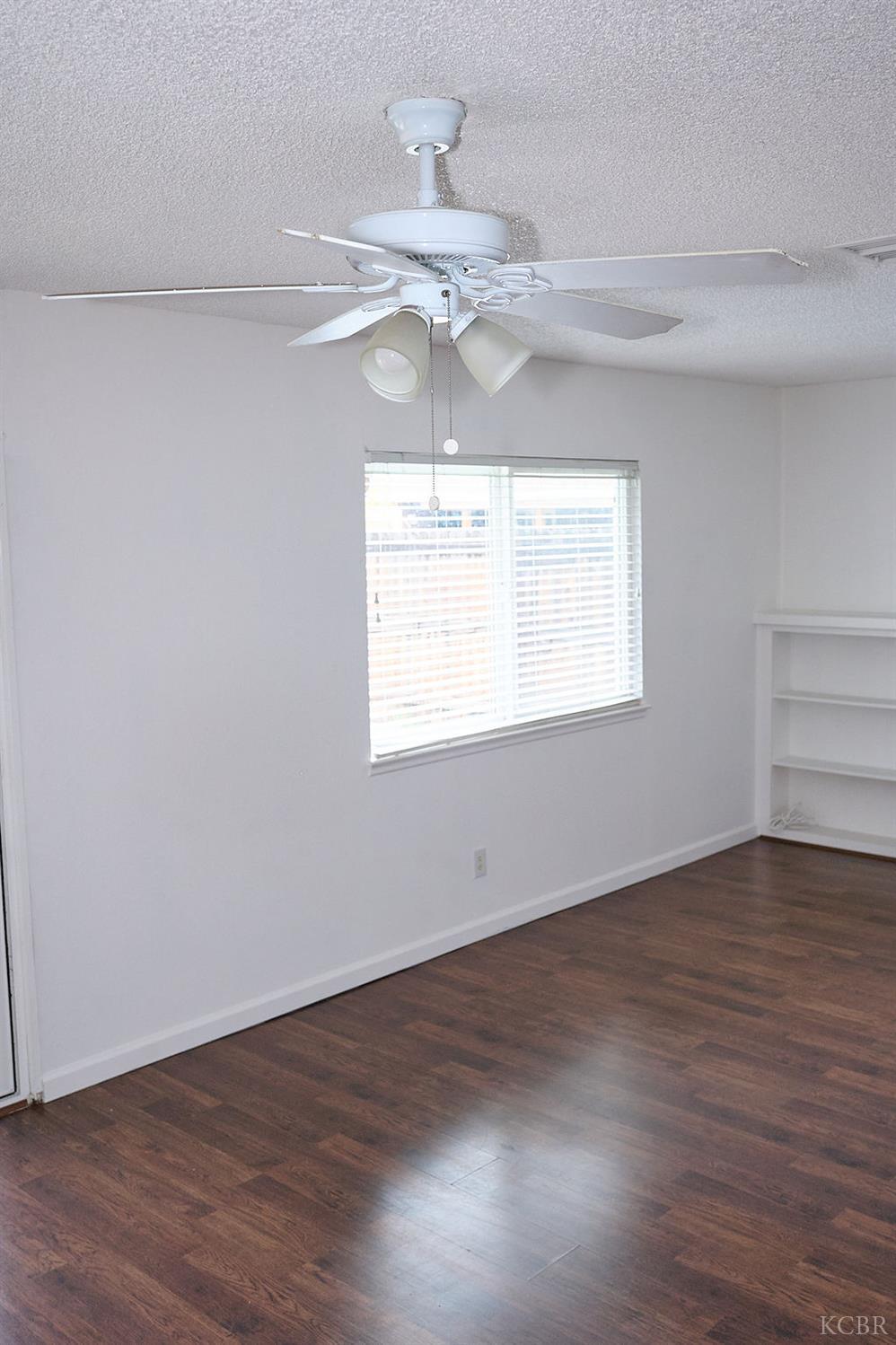 180 Magnolia Ave W, Hanford, CA 93230