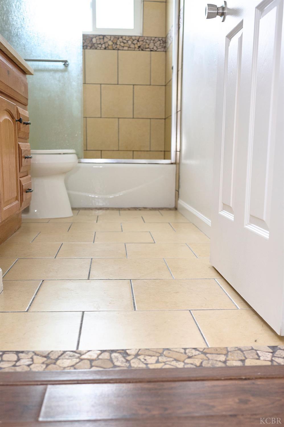 180 Magnolia Ave W, Hanford, CA 93230