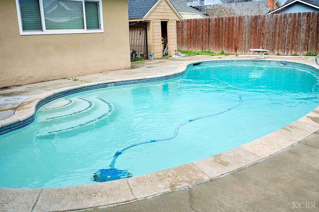 180 Magnolia Ave W, Hanford, CA 93230