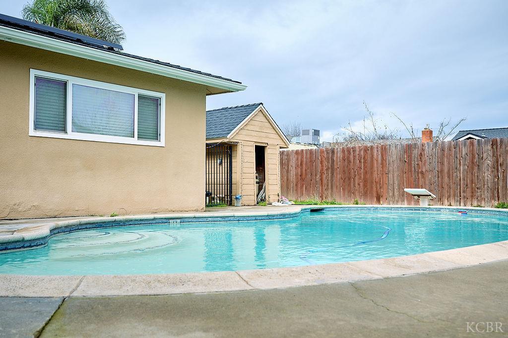 180 Magnolia Ave W, Hanford, CA 93230