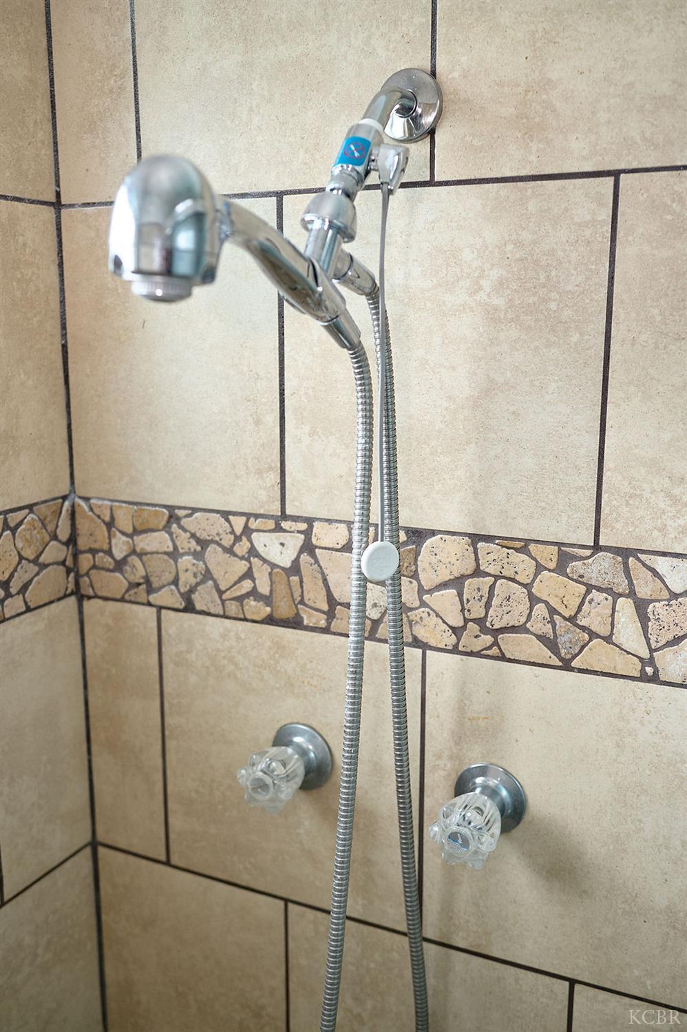 180 Magnolia Ave W, Hanford, CA 93230