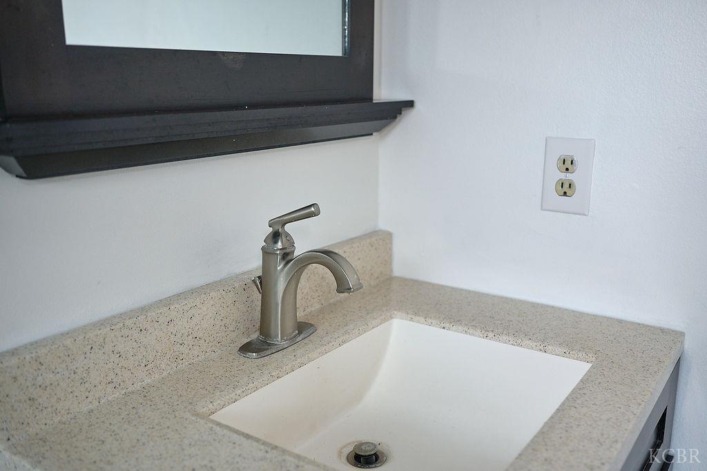 180 Magnolia Ave W, Hanford, CA 93230