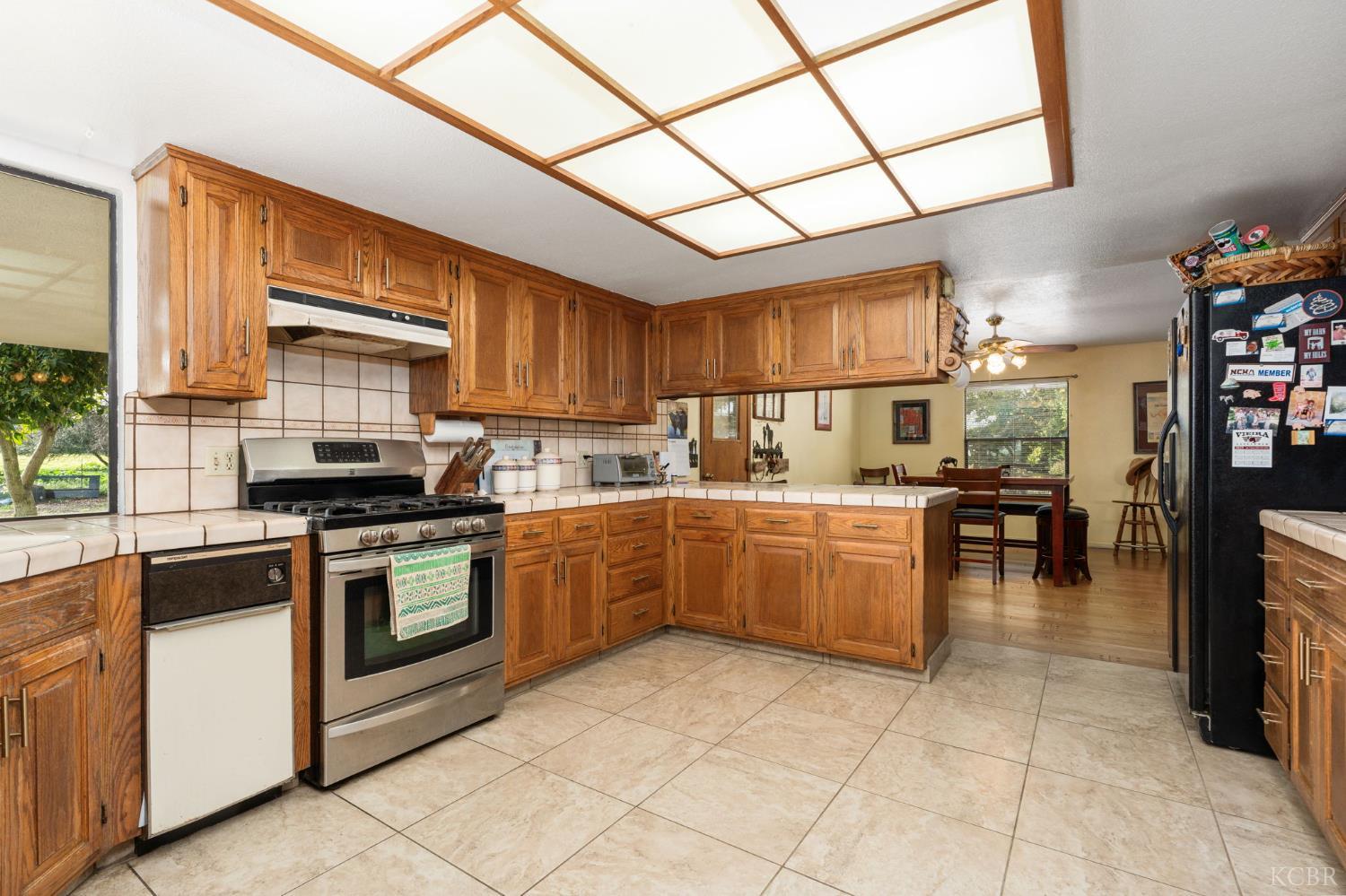 39500 Millwood Dr, Woodlake, CA 93286