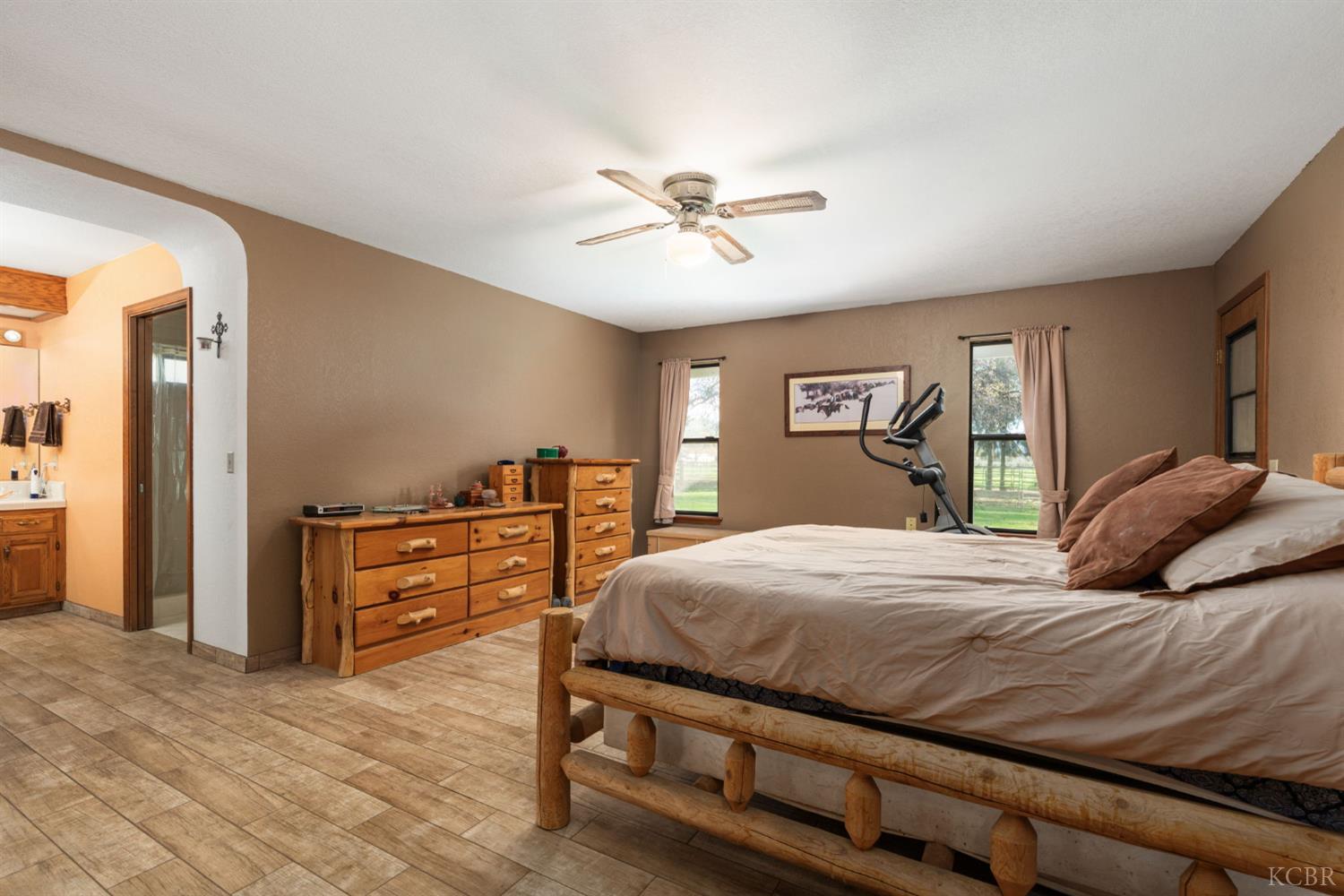 39500 Millwood Dr, Woodlake, CA 93286