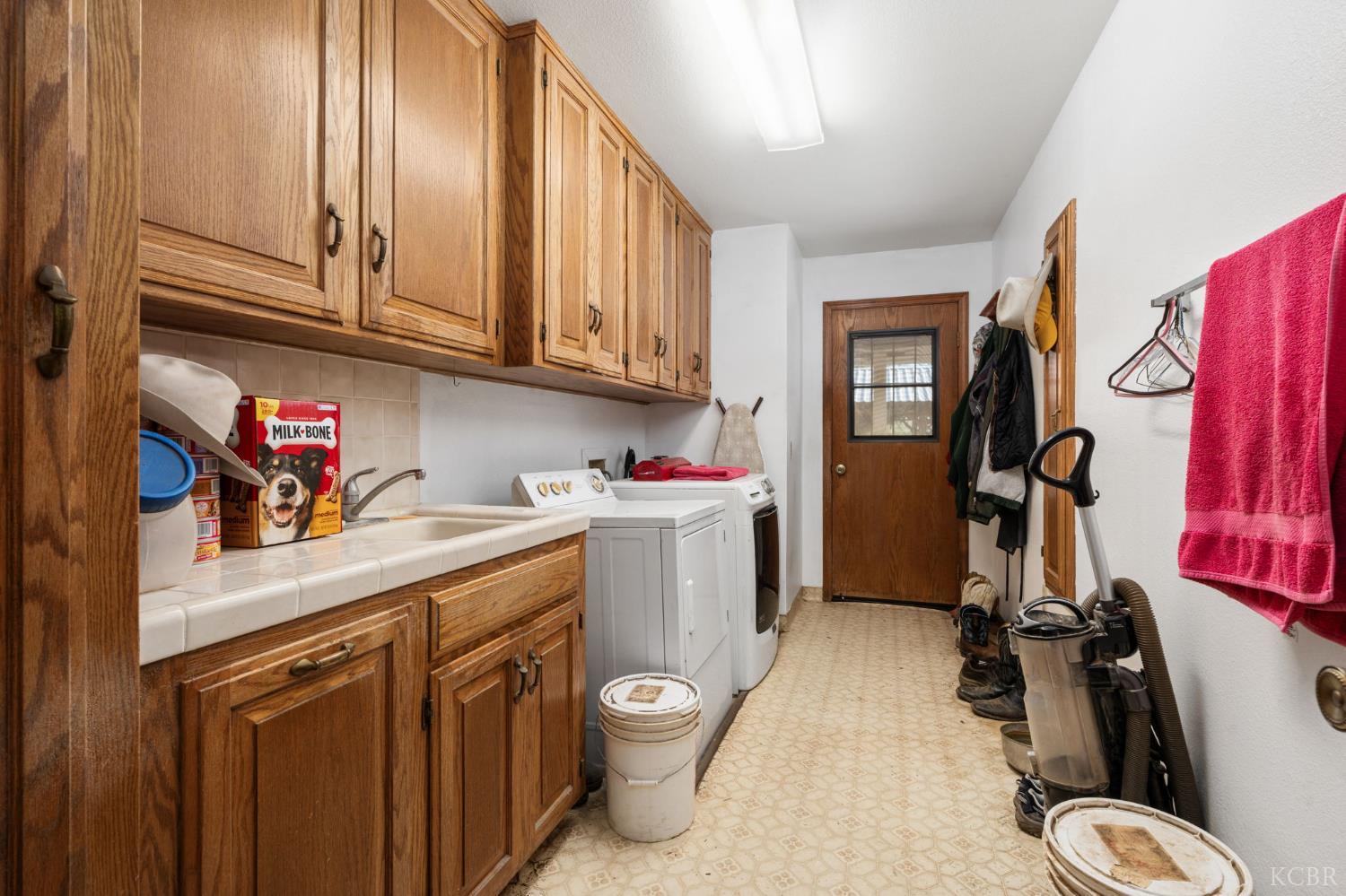 39500 Millwood Dr, Woodlake, CA 93286