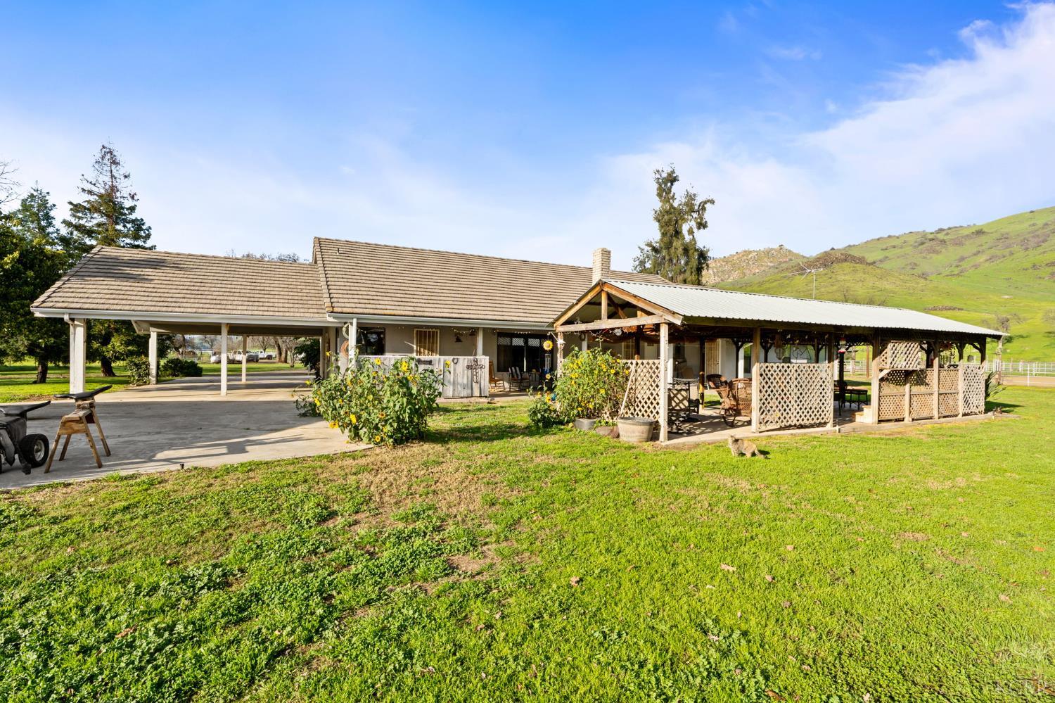 39500 Millwood Dr, Woodlake, CA 93286