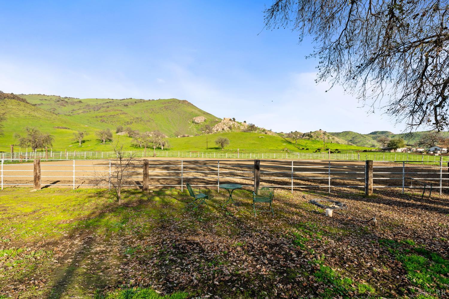 39500 Millwood Dr, Woodlake, CA 93286