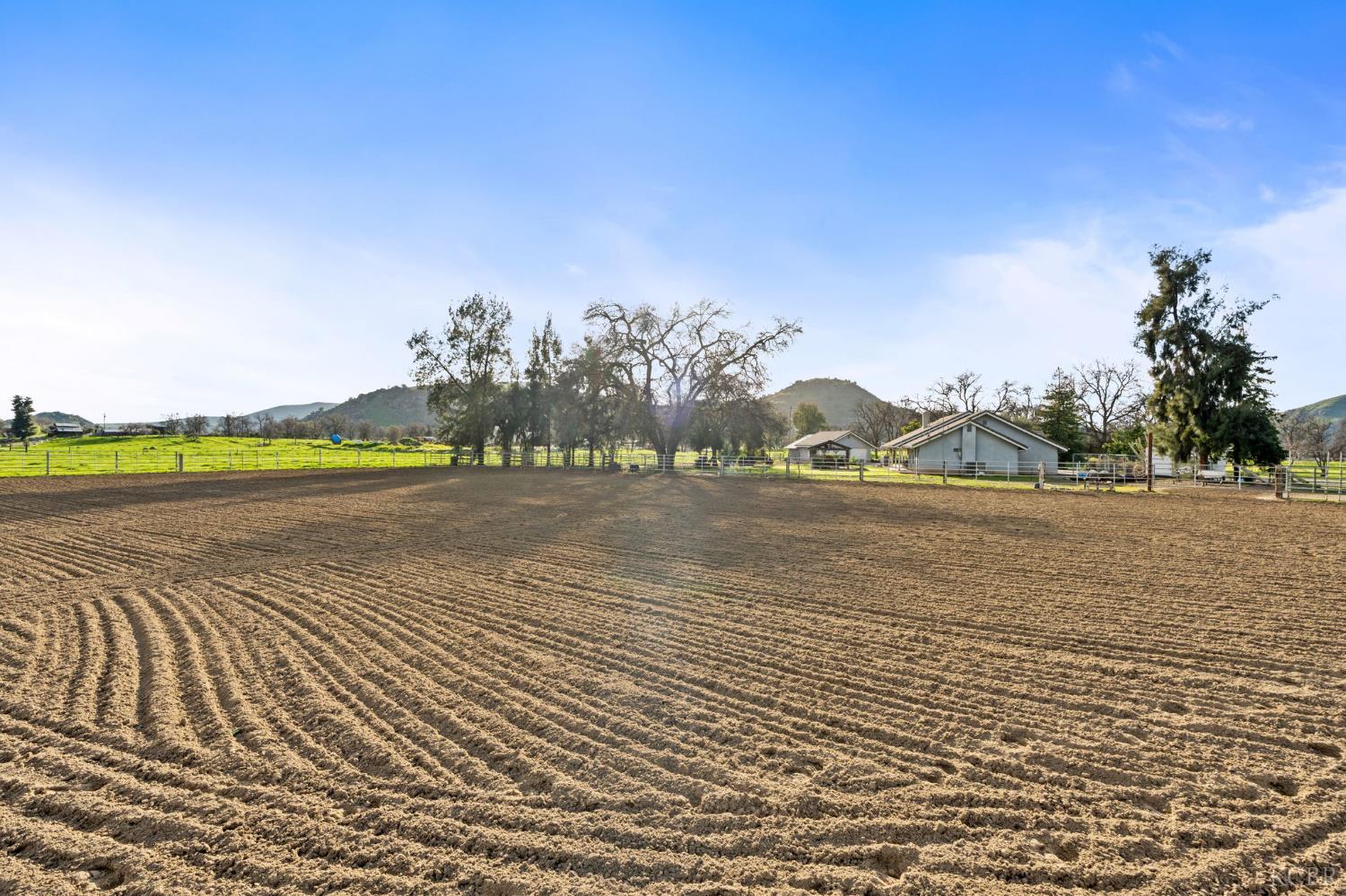 39500 Millwood Dr, Woodlake, CA 93286