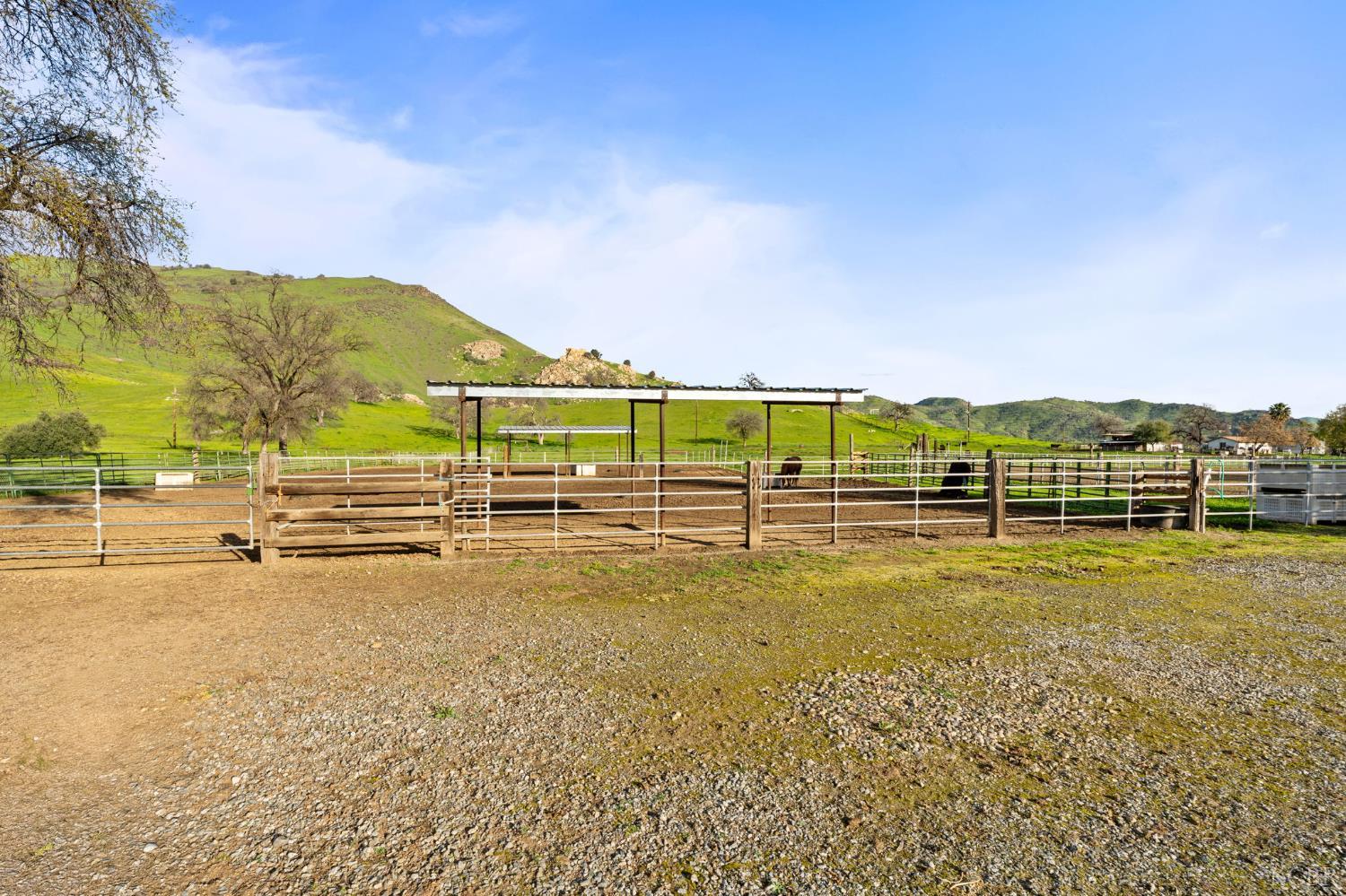 39500 Millwood Dr, Woodlake, CA 93286