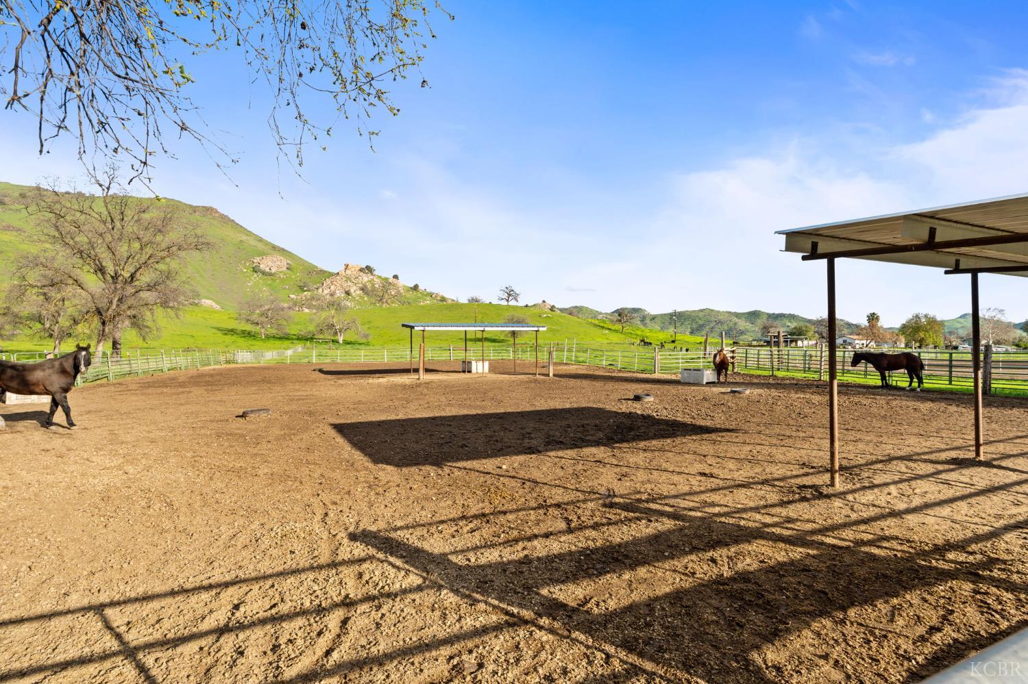 39500 Millwood Dr, Woodlake, CA 93286