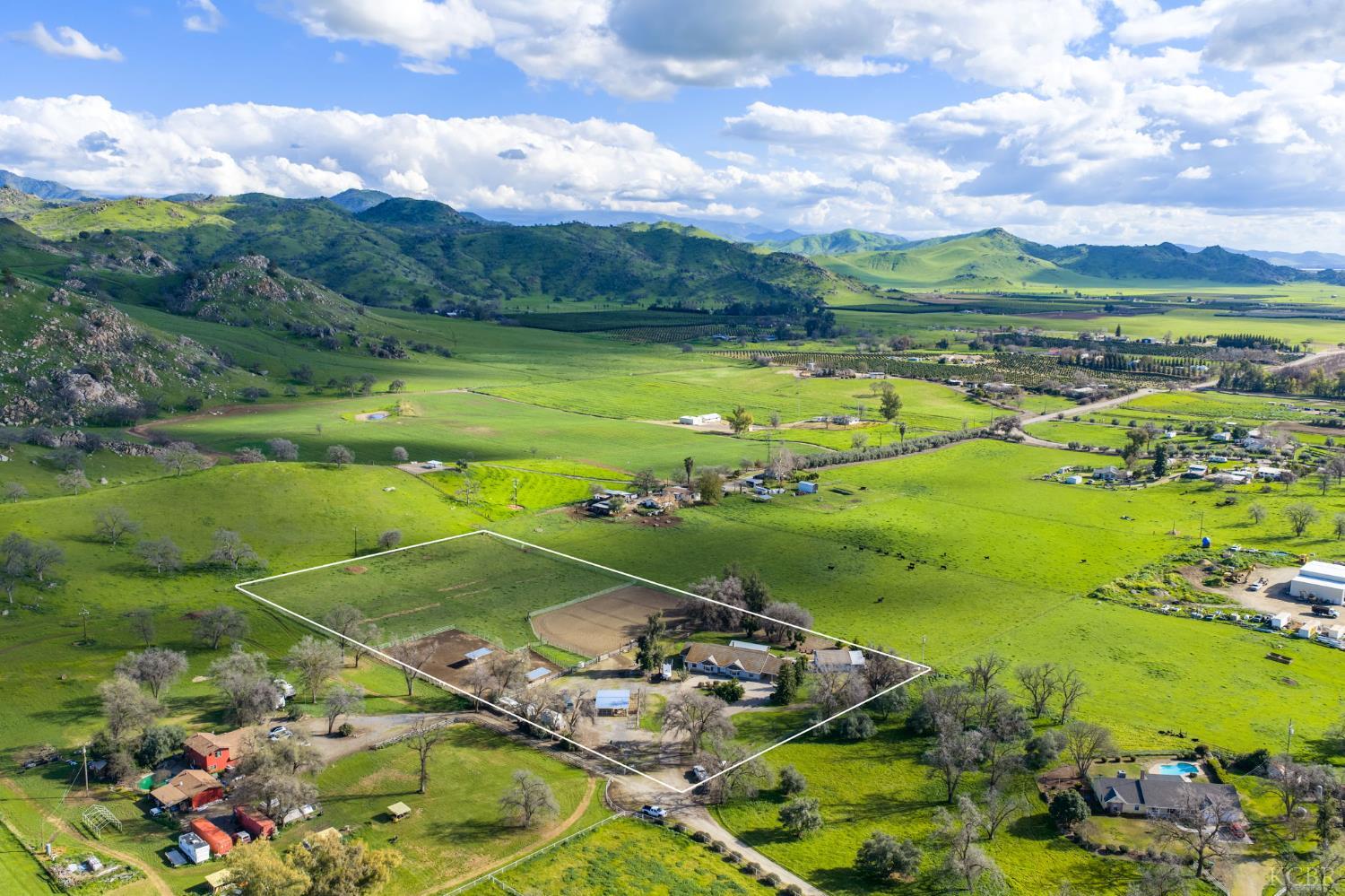 39500 Millwood Dr, Woodlake, CA 93286