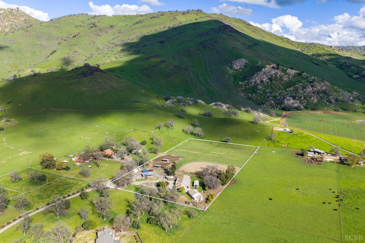 39500 Millwood Dr, Woodlake, CA 93286