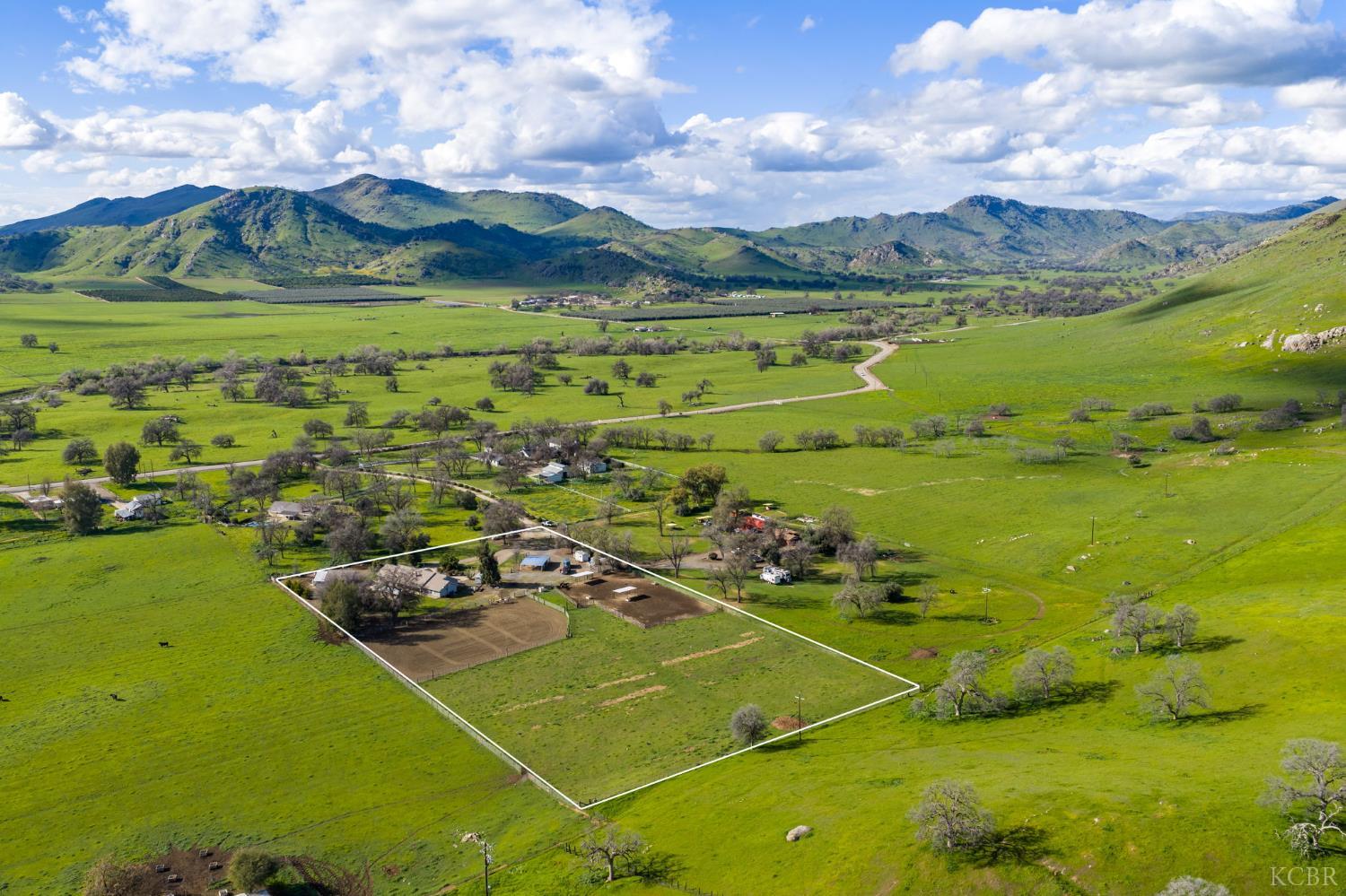 39500 Millwood Dr, Woodlake, CA 93286