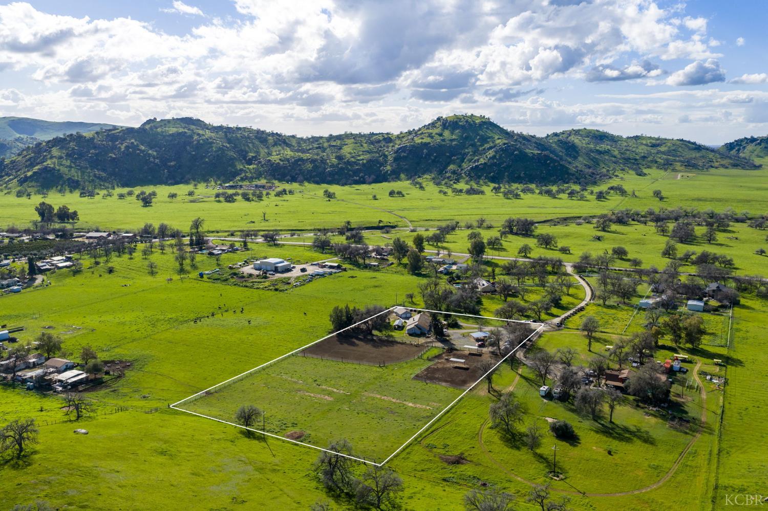 39500 Millwood Dr, Woodlake, CA 93286