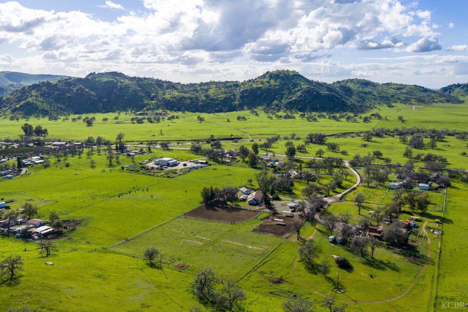 39500 Millwood Dr, Woodlake, CA 93286