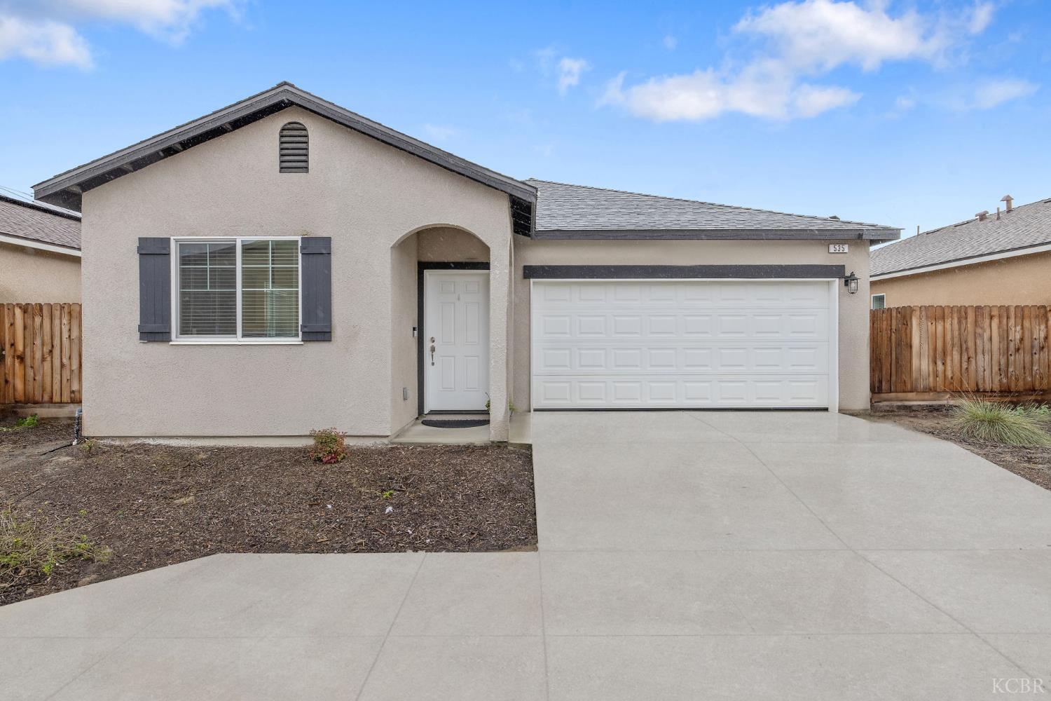 535 Sandtrap Ln, Lemoore, CA 93245
