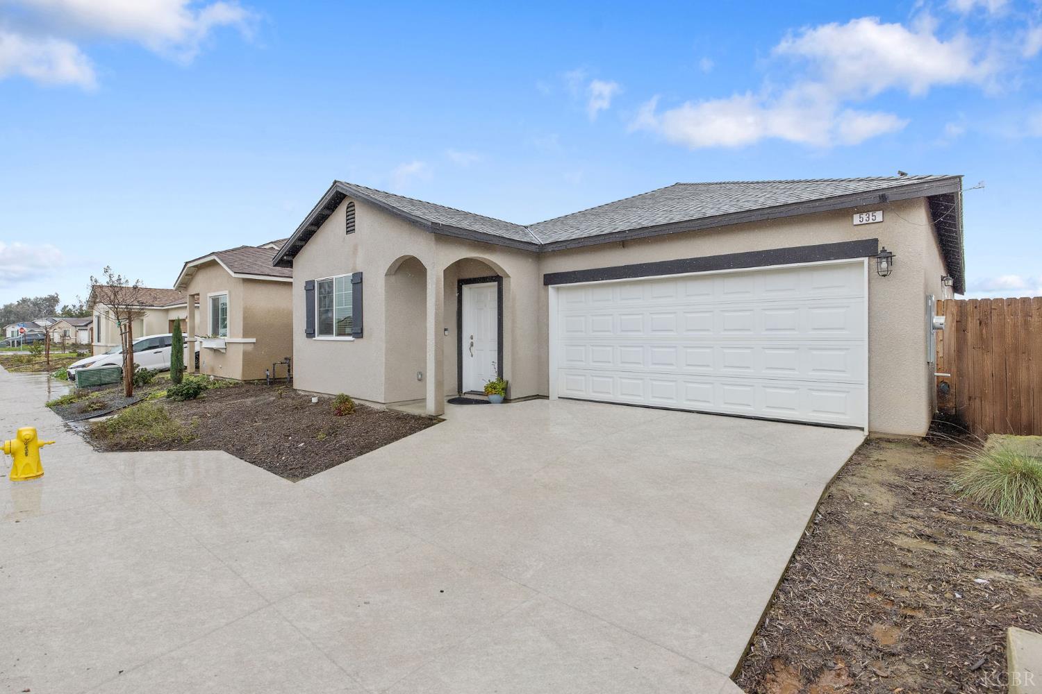 535 Sandtrap Ln, Lemoore, CA 93245