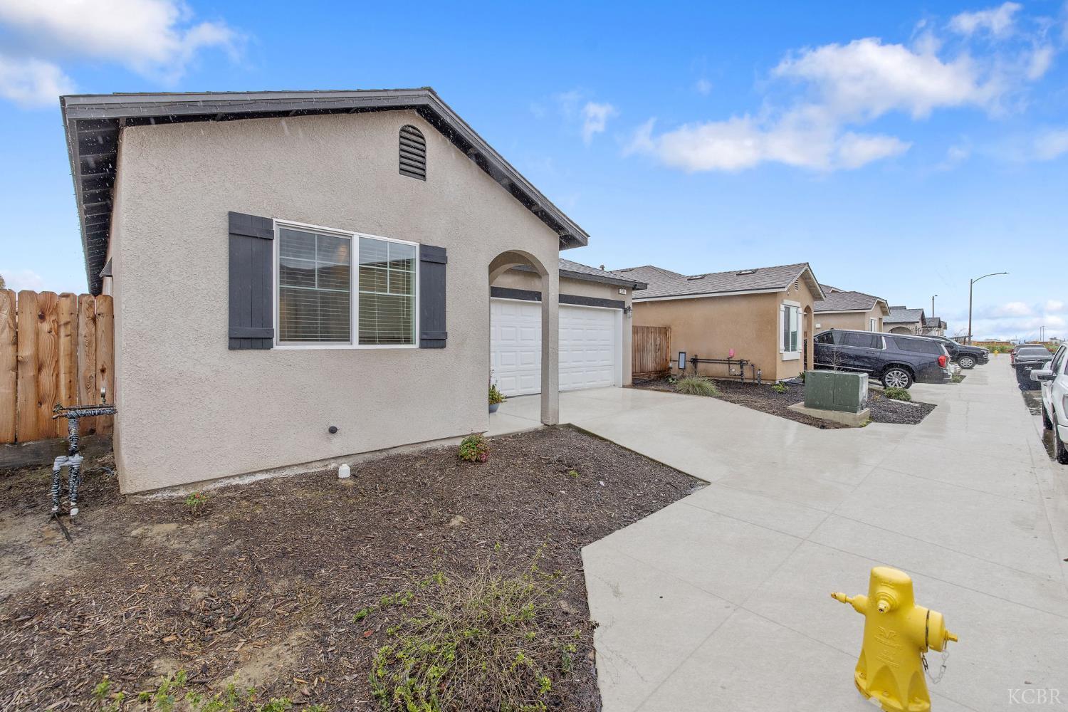 535 Sandtrap Ln, Lemoore, CA 93245