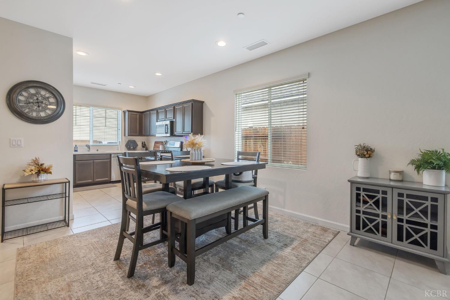 535 Sandtrap Ln, Lemoore, CA 93245