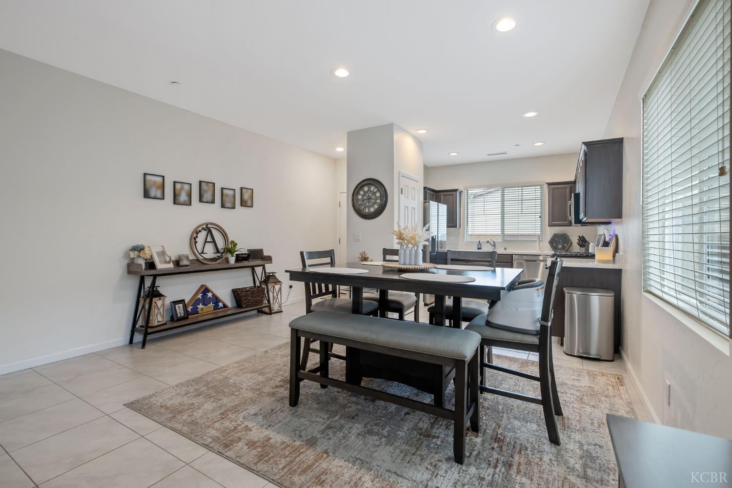 535 Sandtrap Ln, Lemoore, CA 93245