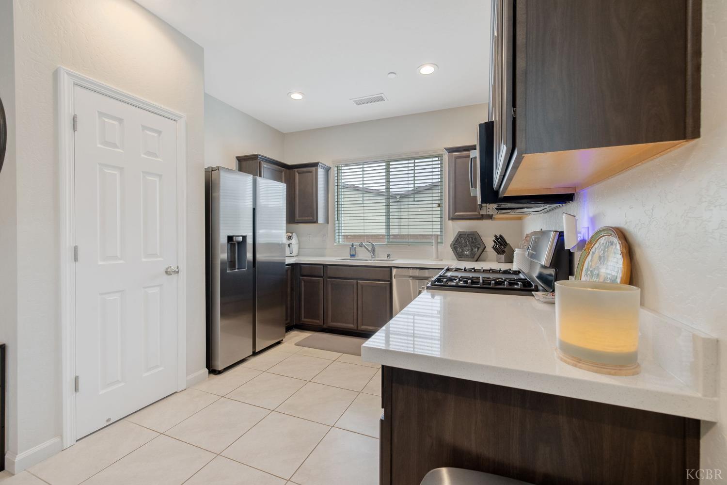 535 Sandtrap Ln, Lemoore, CA 93245