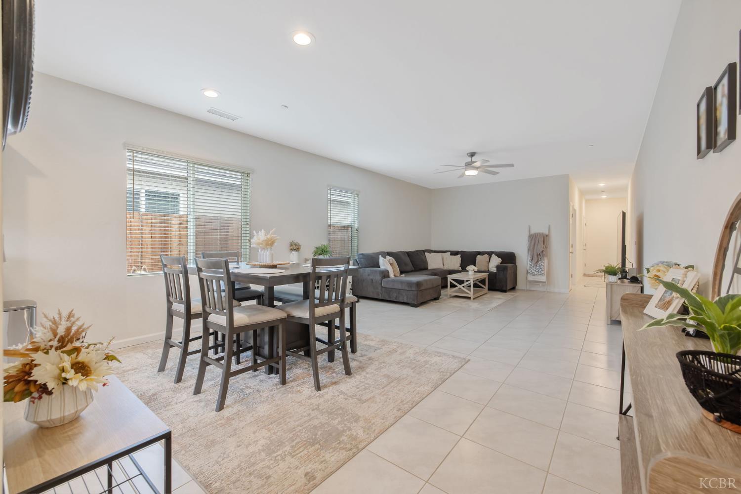 535 Sandtrap Ln, Lemoore, CA 93245