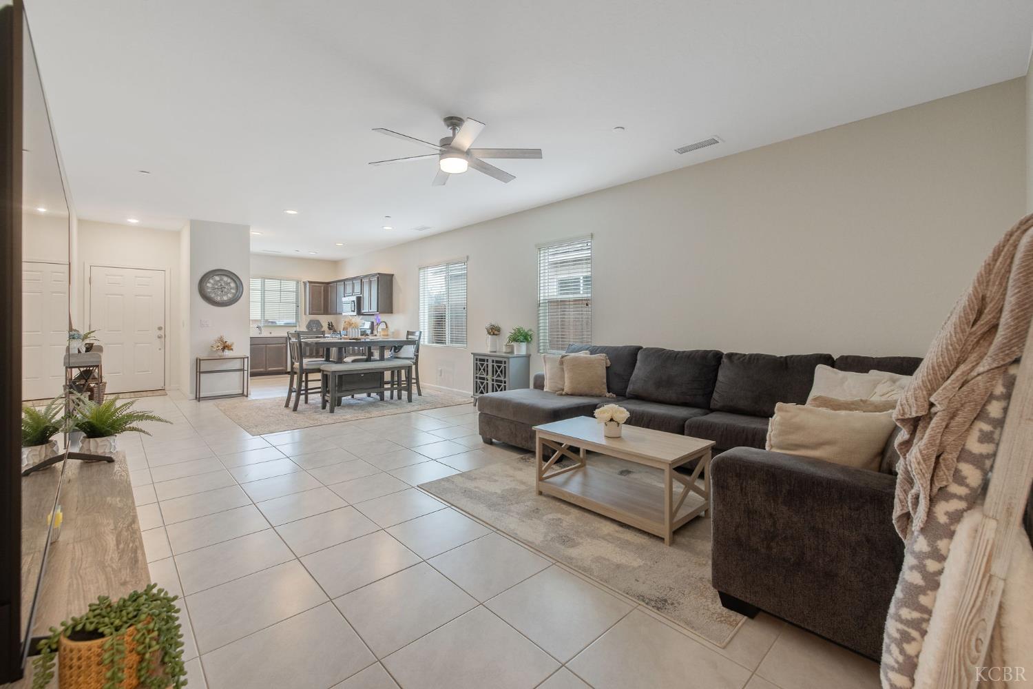 535 Sandtrap Ln, Lemoore, CA 93245