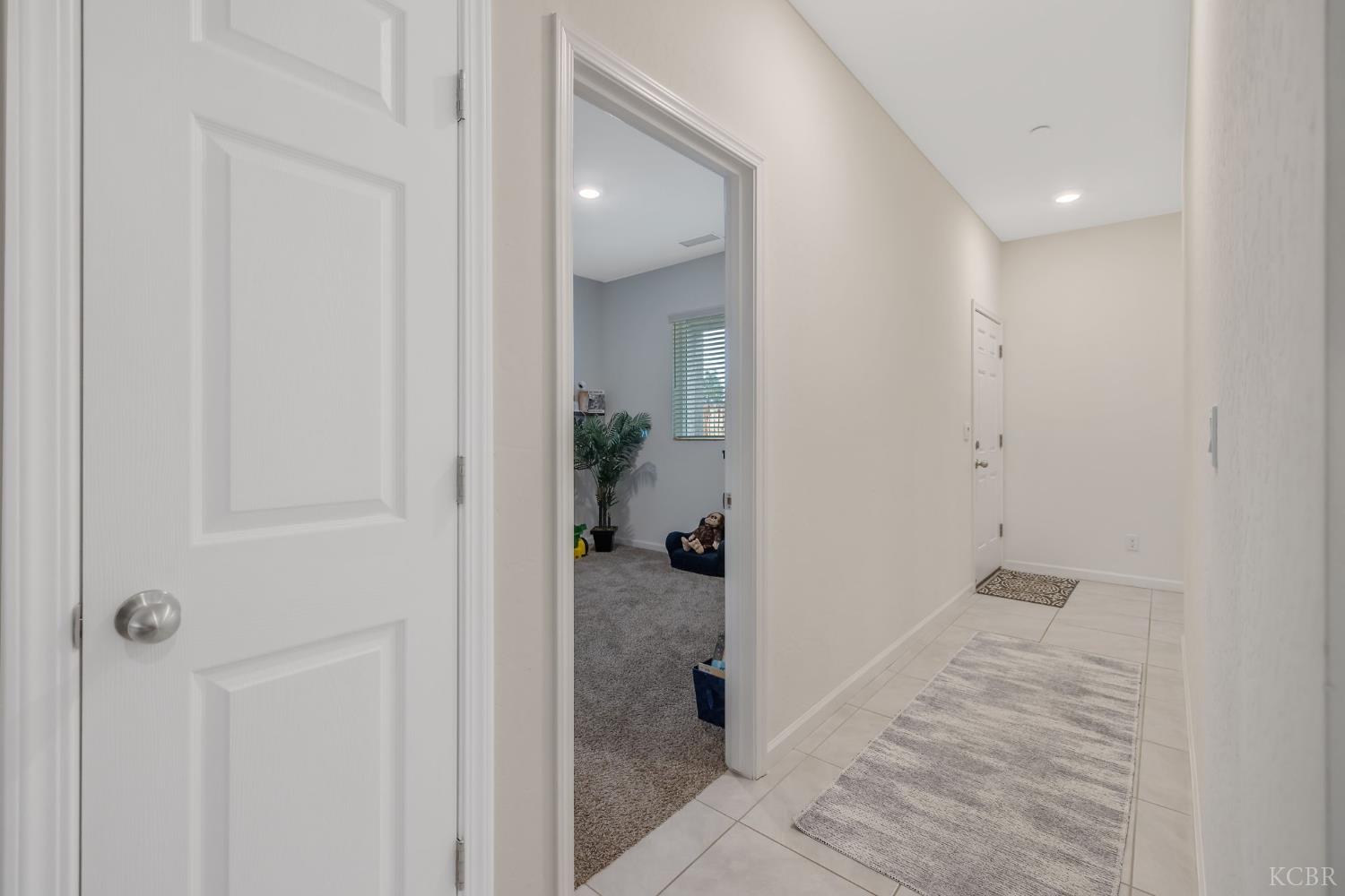 535 Sandtrap Ln, Lemoore, CA 93245