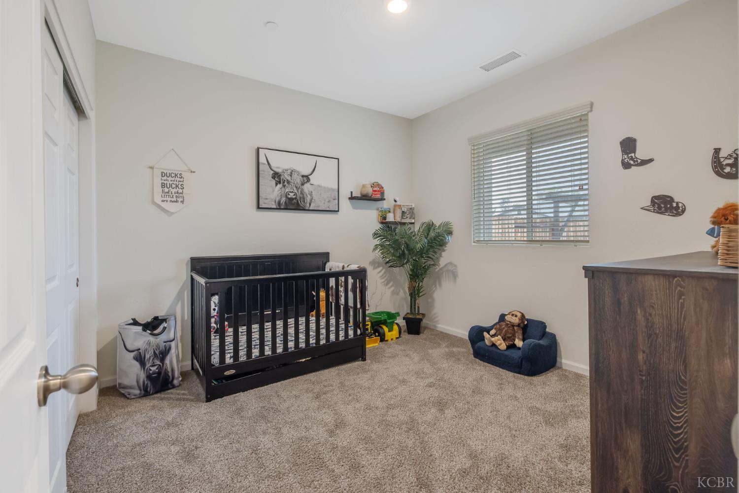 535 Sandtrap Ln, Lemoore, CA 93245