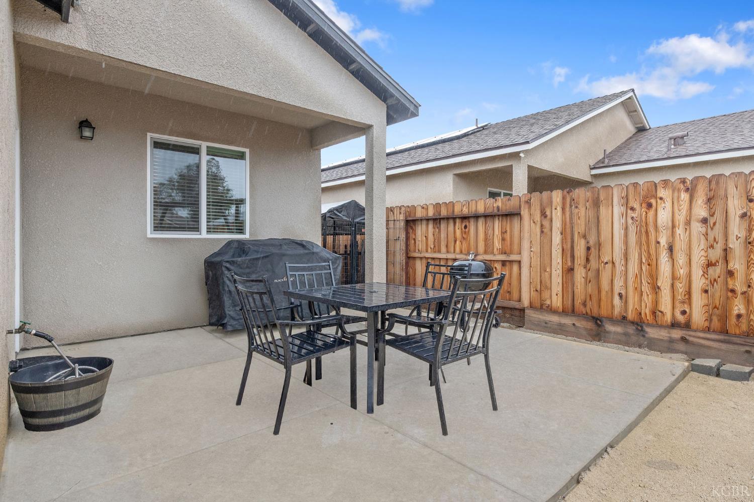 535 Sandtrap Ln, Lemoore, CA 93245