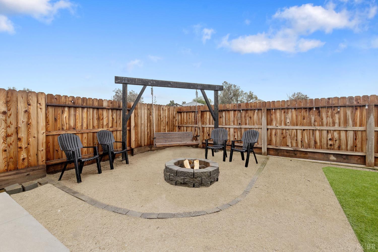 535 Sandtrap Ln, Lemoore, CA 93245