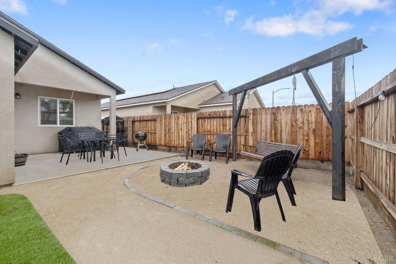 535 Sandtrap Ln, Lemoore, CA 93245