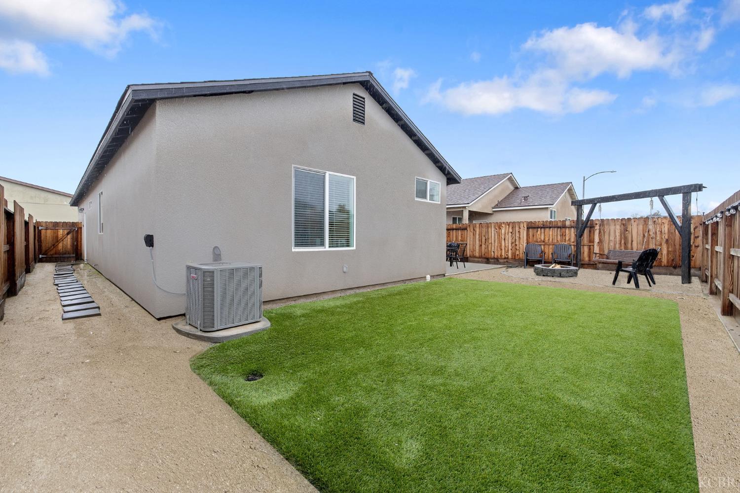 535 Sandtrap Ln, Lemoore, CA 93245