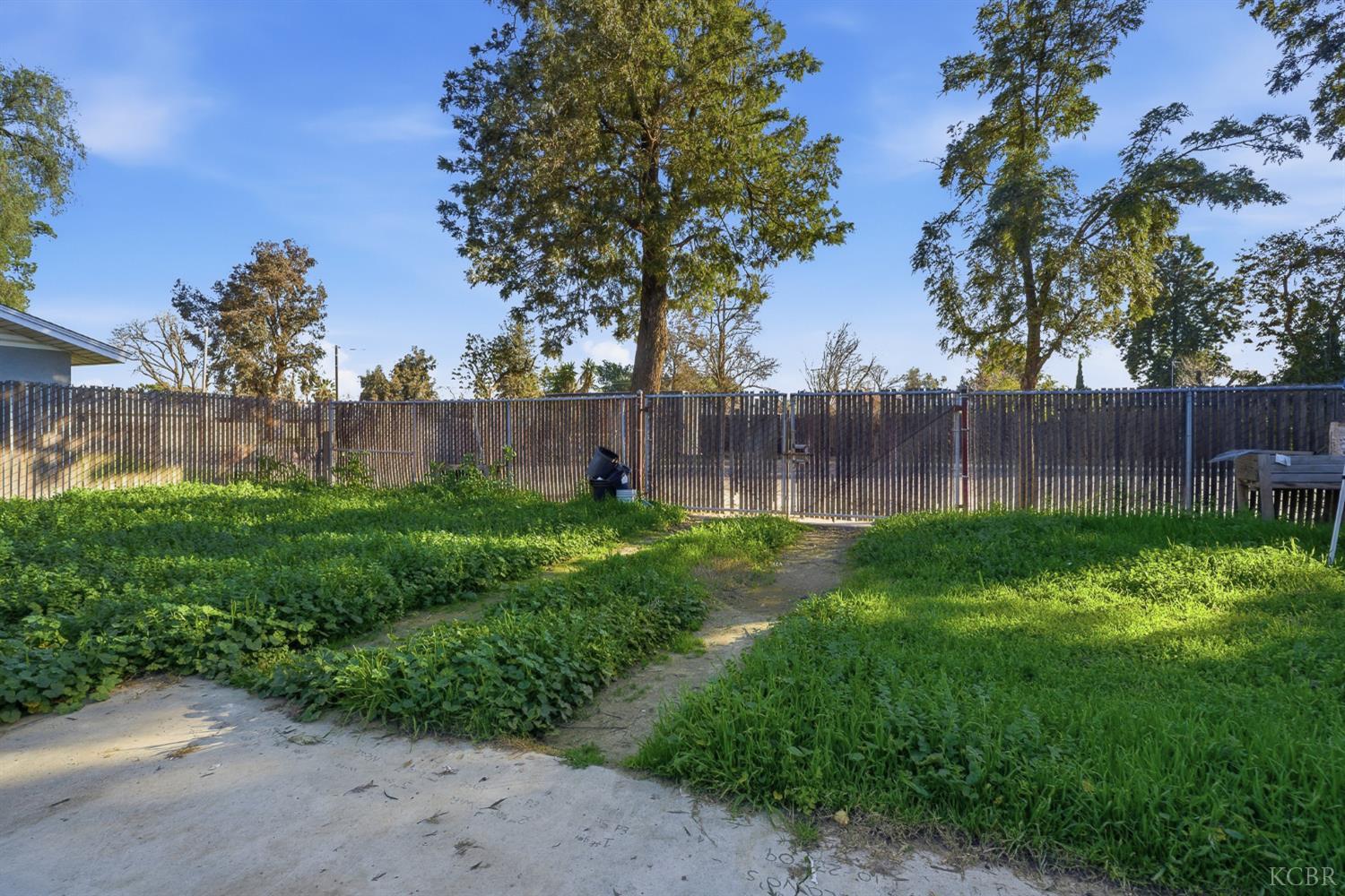 601 S Phillips St S, Hanford, CA 93230