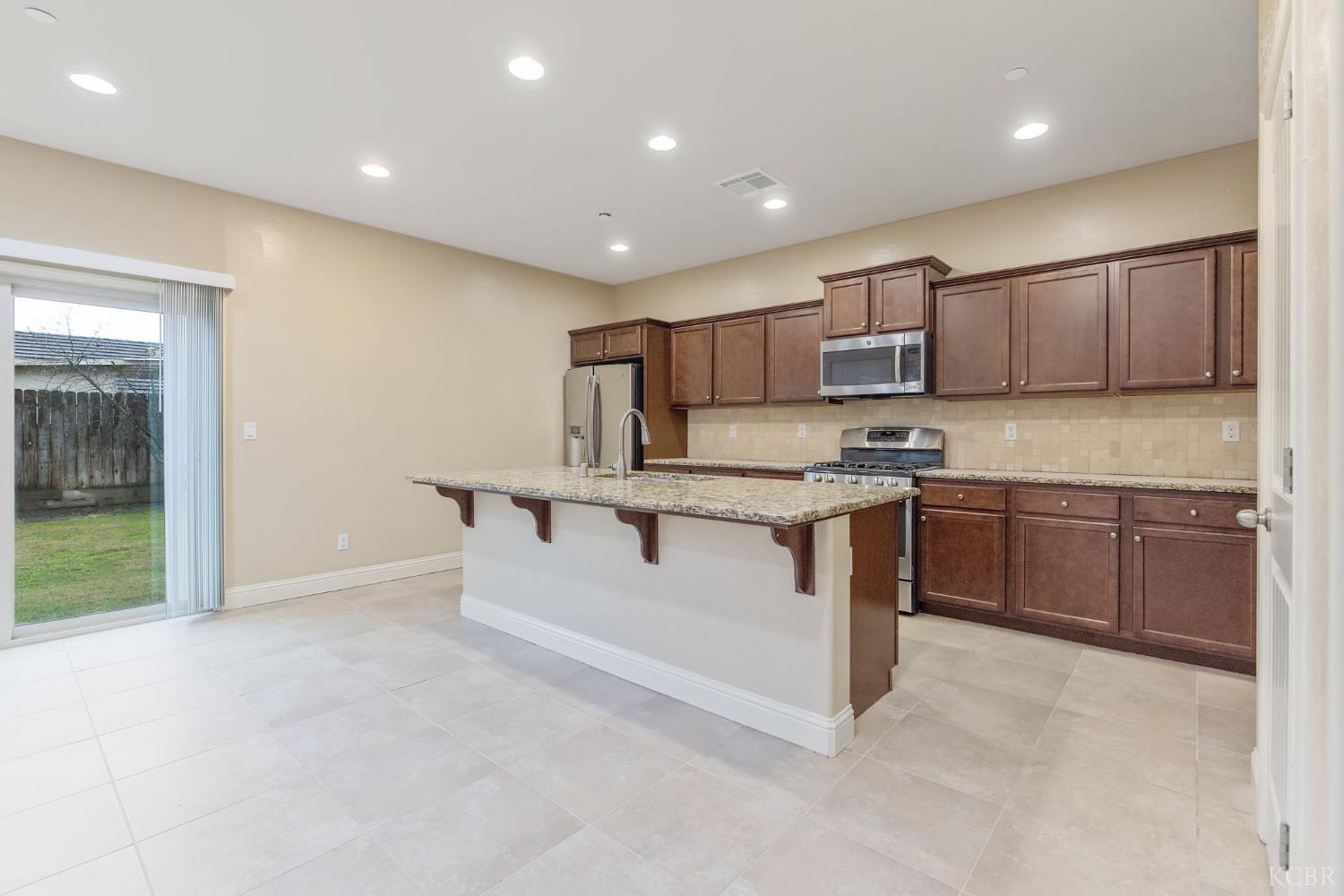 1923 W Humboldt Dr, Hanford, CA 93230