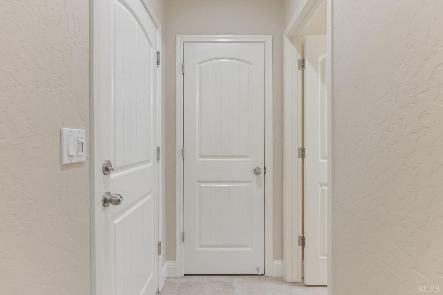 1923 W Humboldt Dr, Hanford, CA 93230