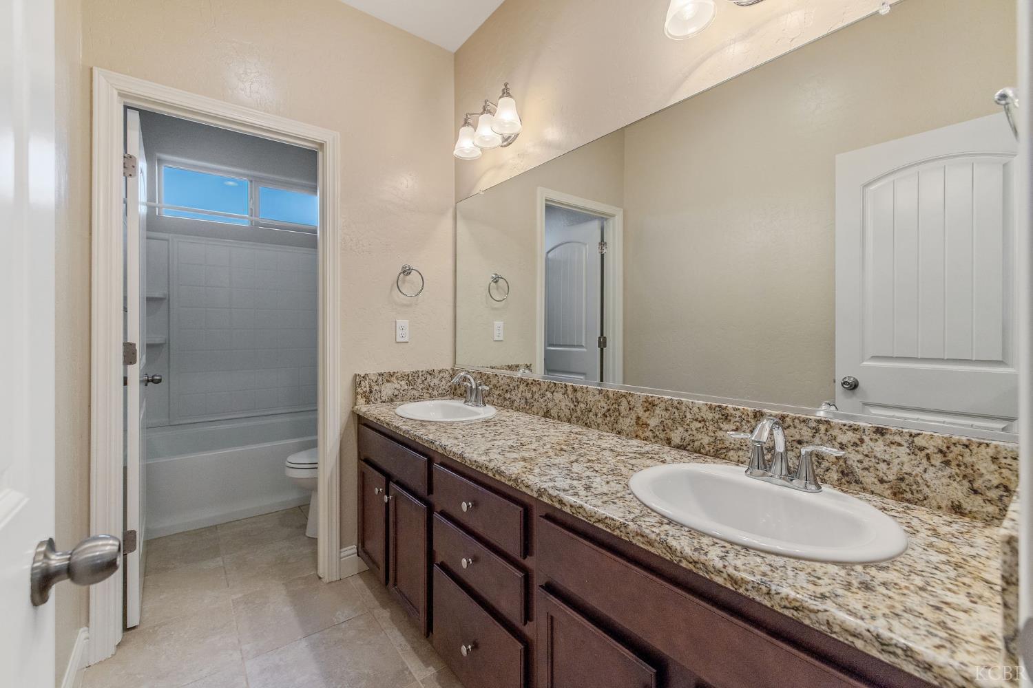 1923 W Humboldt Dr, Hanford, CA 93230