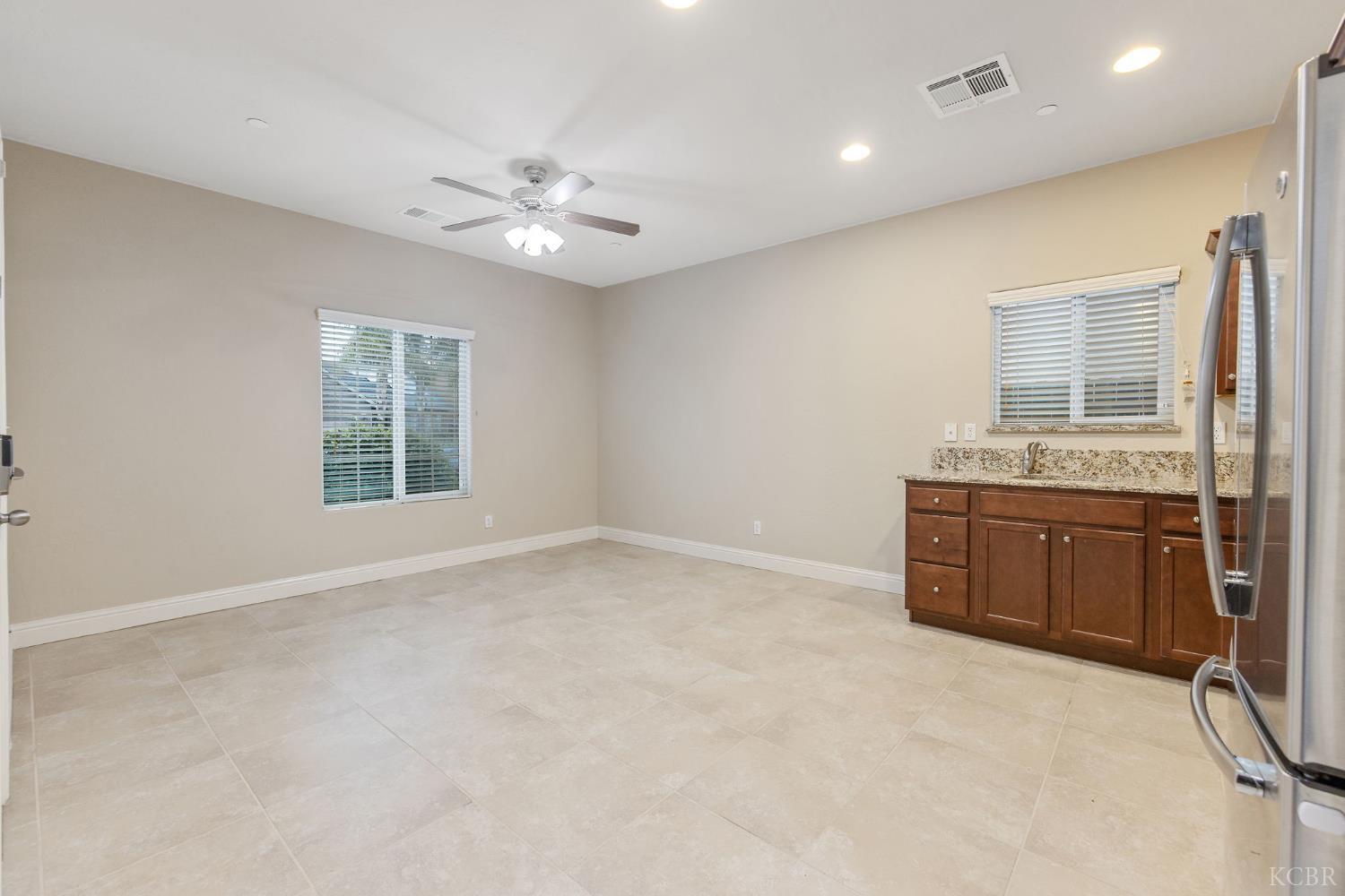 1923 W Humboldt Dr, Hanford, CA 93230