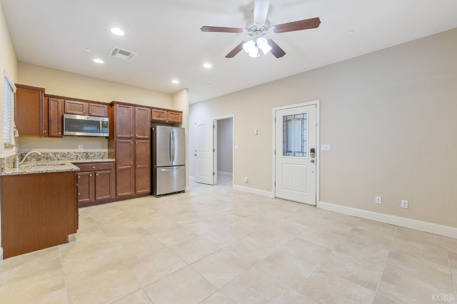 1923 W Humboldt Dr, Hanford, CA 93230