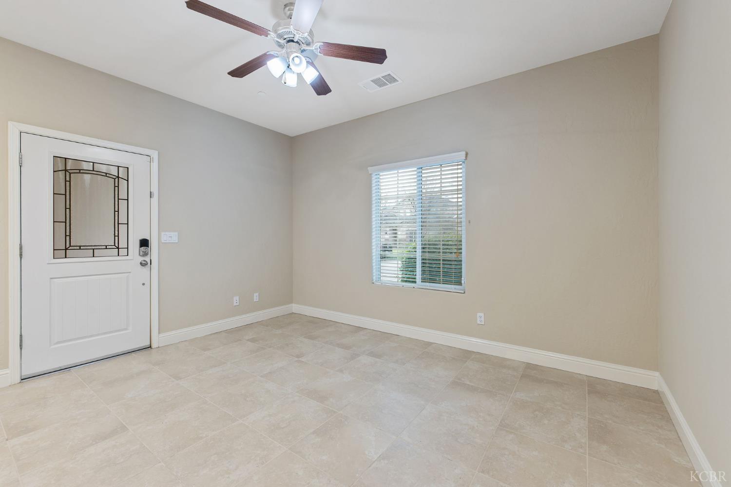 1923 W Humboldt Dr, Hanford, CA 93230