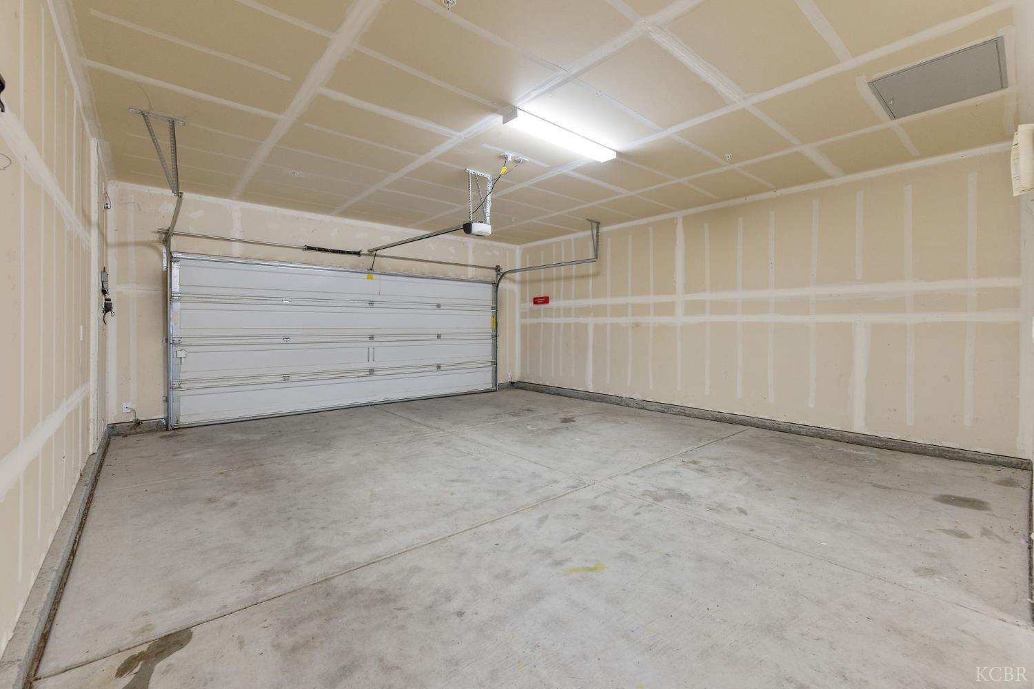 1923 W Humboldt Dr, Hanford, CA 93230